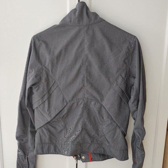 Nike Activewear Jacket & Crop Pant Set - Picture 9 of 9